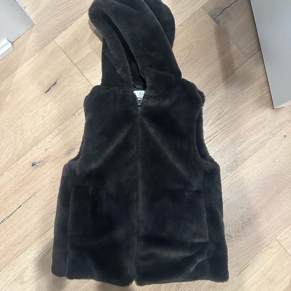 Zara Girls Size 9/10 soft fur gray vest with hood